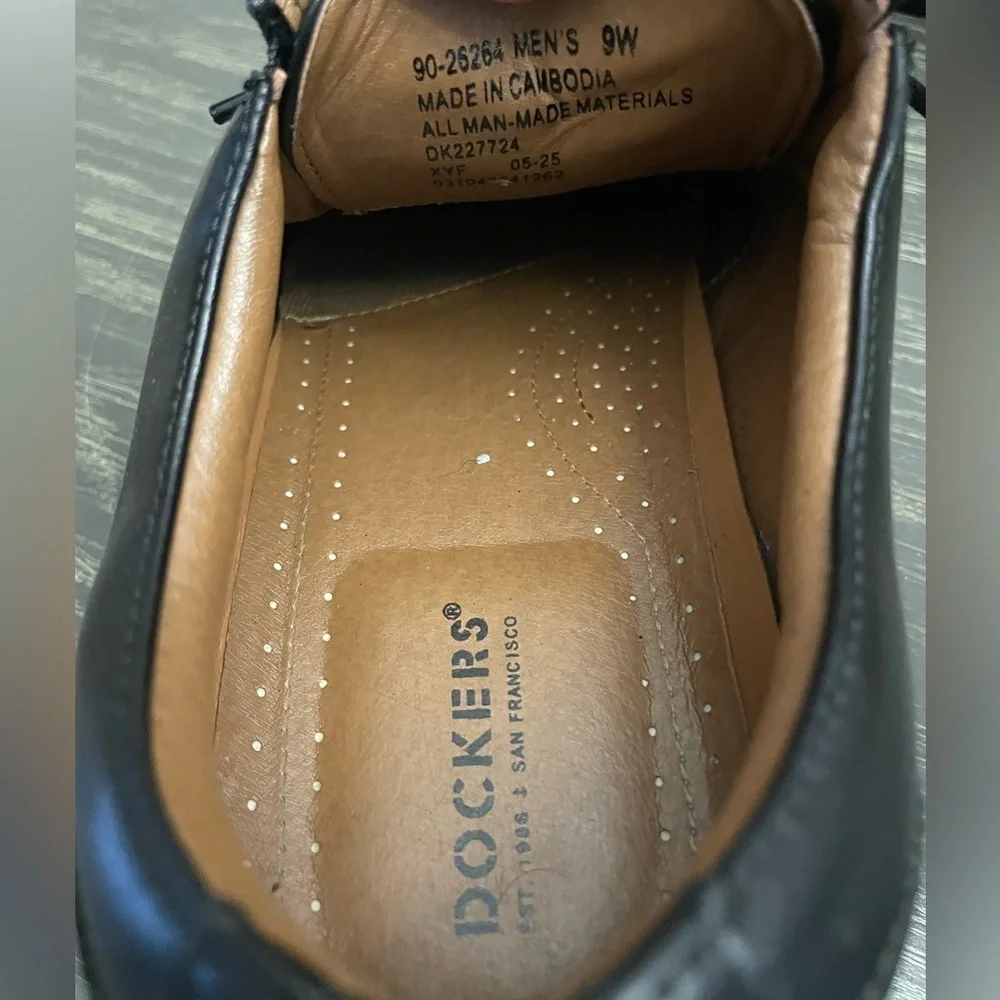 Dockers Black Leather Men's Oxfords